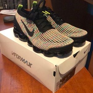 SOLD !!!!! Nike Air VaporMax Flyknit 3